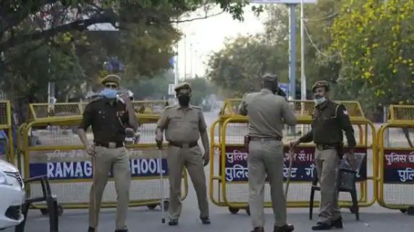 ग्रेटर नोएडा में पुलिस और चोर गैंग के बीच मुठभेड़, रेलवे ट्रैक से निर्माण सामग्री चुराने वाले 9 बदमाश गिरफ्तार