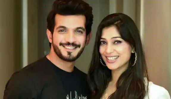 Khatron Ke Khiladi 11: अर्जुन बिजलानी बने विजेता, टेलीकास्ट से पहले ही पत्नी ने शेयर की ट्रॉफी की तस्वीर