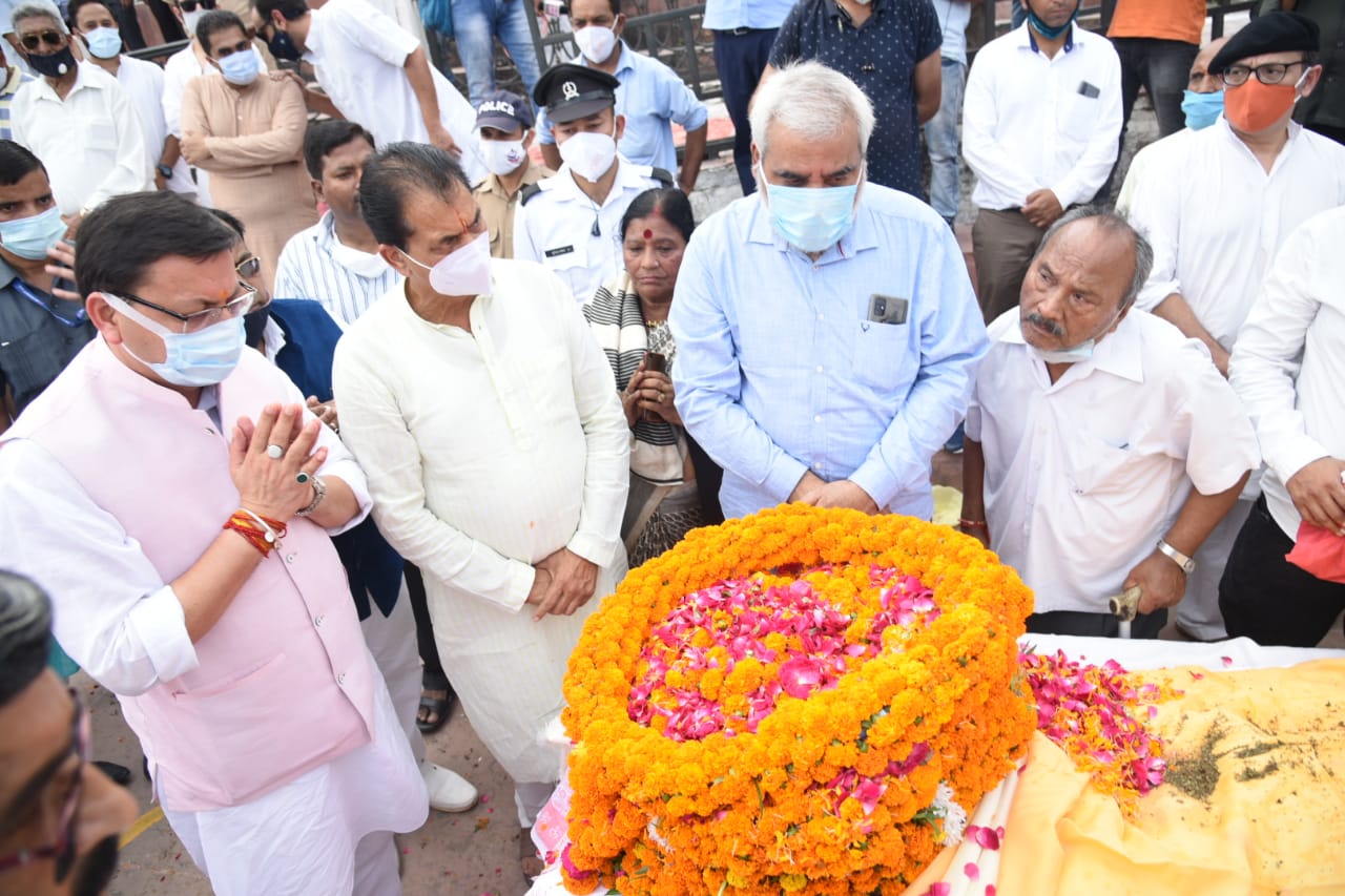 मुख्यमंत्री ने श्रीमती सूरज कुँवर शाह जी के अंतिम दर्शन कर उनके पार्थिव शरीर पर पुष्पांजलि अर्पित की