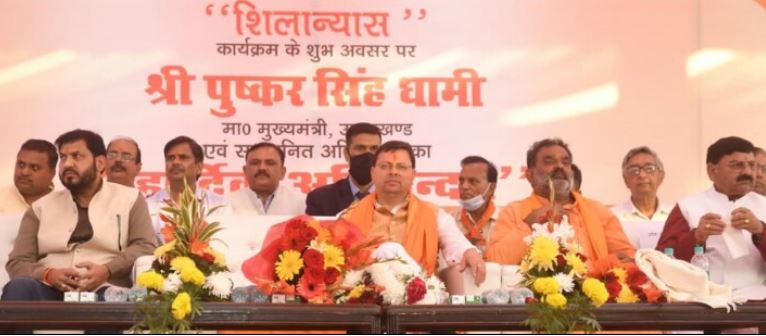 मुख्यमंत्री श्री पुष्कर सिंह धामी ने बृहस्पतिवार को सिडकुल, हरिद्वार में प्रधानमंत्री आवास योजना के अंतर्गत आवासों के निर्माण कार्य का भूमि पूजन कर शिलान्यास किया
