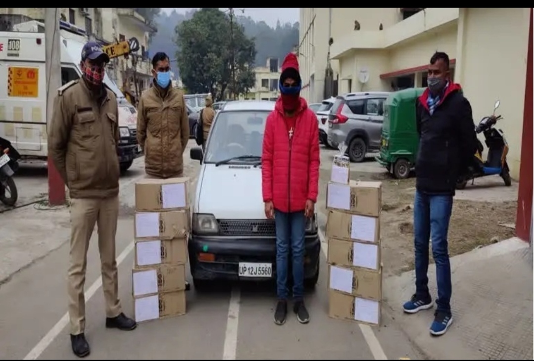 10 पेटी शराब के साथ तस्कर गिरफ्तार