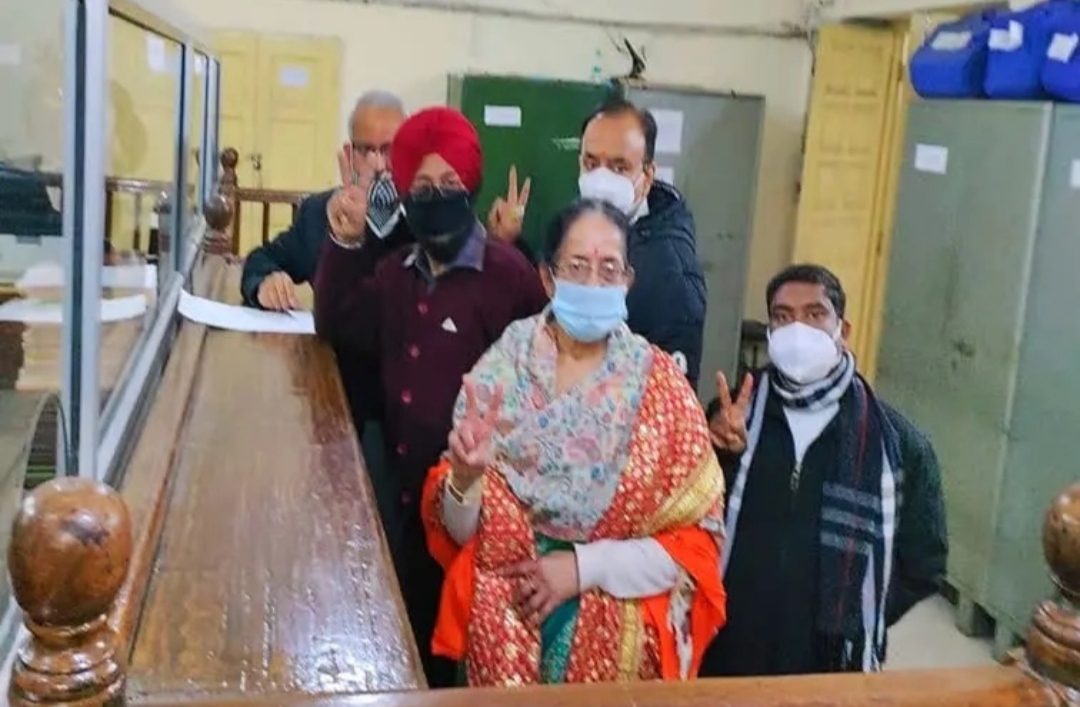 कैंट विधानसभा सीट पर भाजपा की प्रत्याशी सविता कपूर ने किया नामांकन पर्चा दाखिल