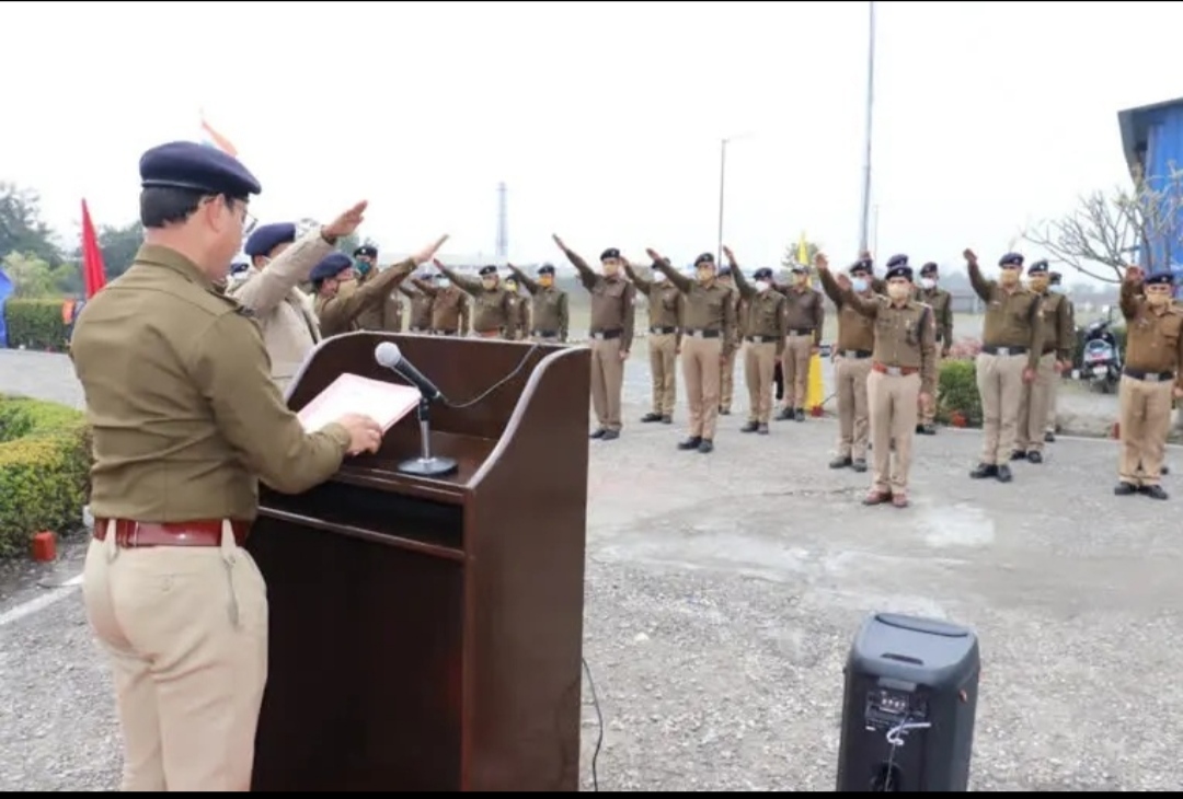 मतदाता दिवस पर अधिकारियों और कर्मचारियों को दिलाई शपथ