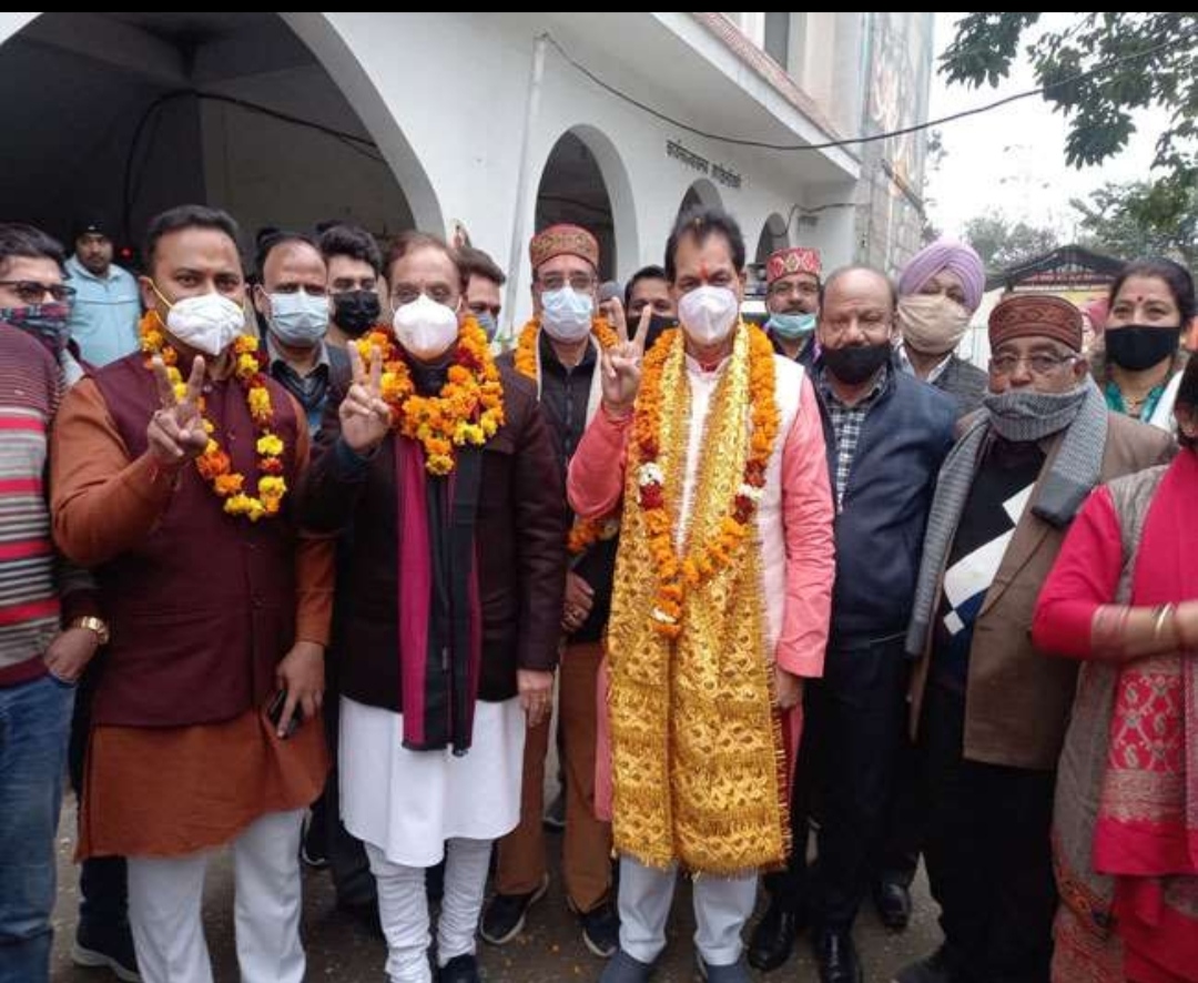 विस अध्यक्ष प्रेमचन्द्र अग्रवाल व रामशरण नौटियाल ने किया नामांकन दाखिल