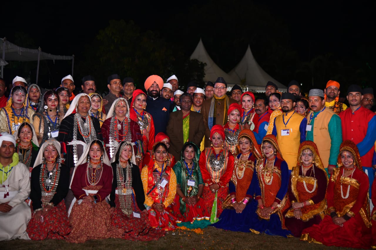 देव-भूमि, तपोभूमि और वीर-भूमि उत्तराखंड में आना मैं अपना सौभाग्य मानती हंूः राष्ट्रपति  -राष्ट्रपति द्रौपदी मुर्मू उत्तराखण्ड की समृद्ध सांस्कृतिक विरासत से परिचित हुईं
