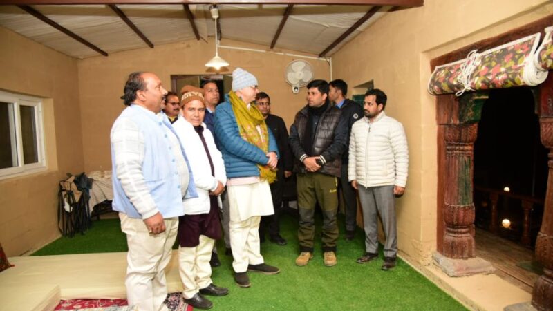 सीएम धामी ने सर्किट हाउस छोड़ रावत गांव के होमस्टे में किया विश्राम