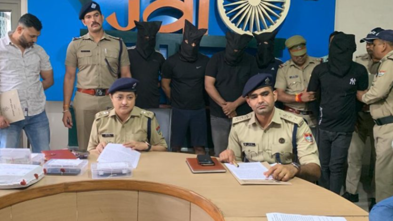 आईपीएल में ऑनलाइन सट्टा लगाने के आरोप में पांच छात्र गिरफ्तार, अवैध शराब बरामद