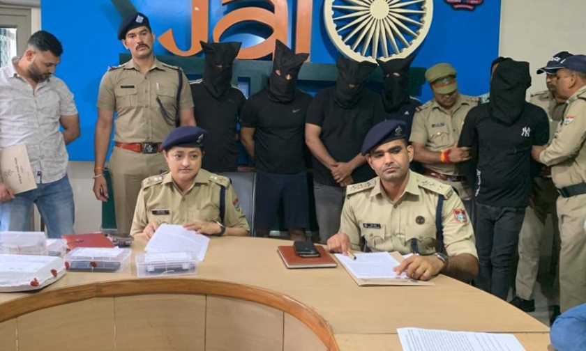 आईपीएल में ऑनलाइन सट्टा लगाने के आरोप में पांच छात्र गिरफ्तार, अवैध शराब बरामद
