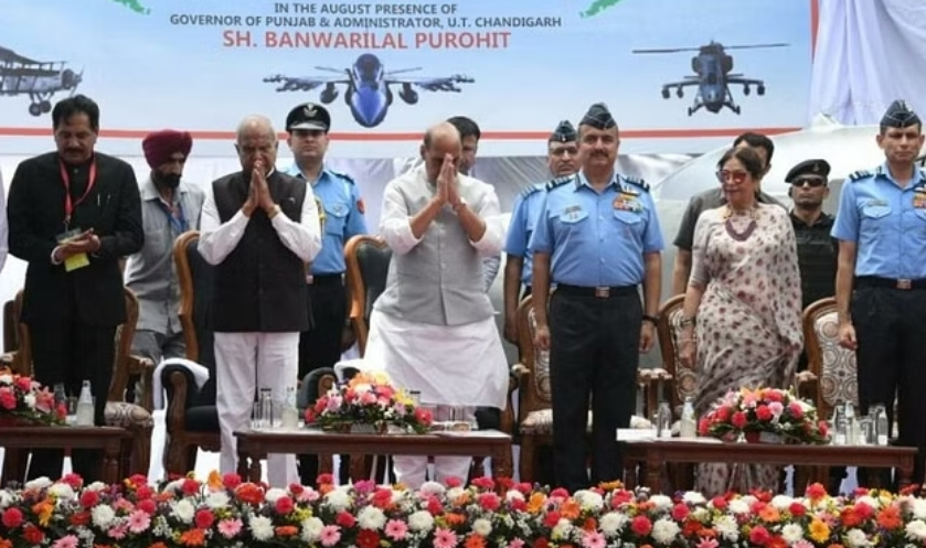 रक्षा मंत्री ने किया भारतीय वायुसेना के पहले विरासत केंद्र का शुभारंभ