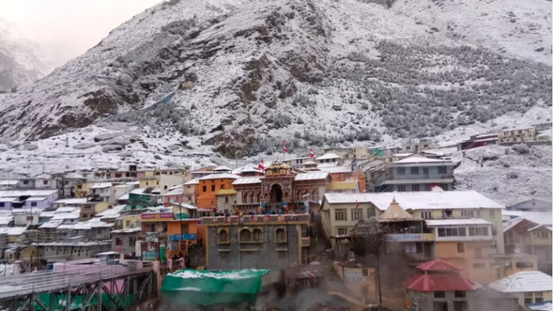 दोपहर बाद बद्रीनाथ में हुई बारिश