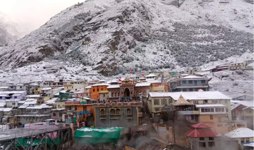 दोपहर बाद बद्रीनाथ में हुई बारिश