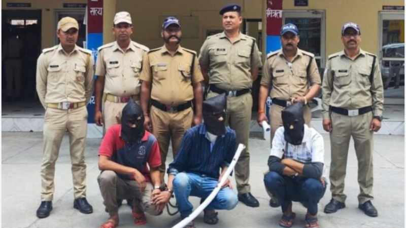 कहा सुनी के दौरान हुई हत्या, तीन गिरफ्तार