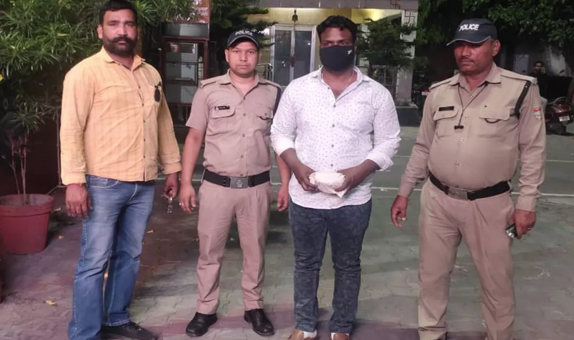 ससुर-दामाद मिलकर करते थे स्मैक तस्करी,दामाद गिरफ्तार,ससुर फरार