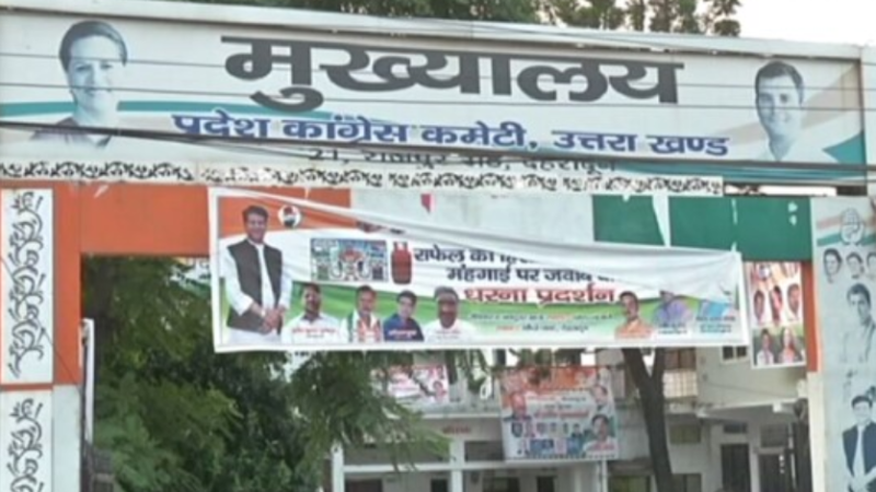 कर्नाटक में बंपर जीत के बाद राज्य में कांग्रेस ने मनाया जश्न