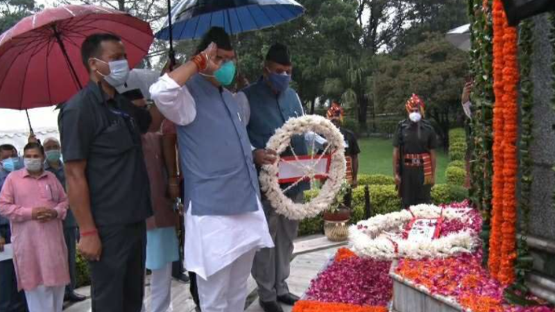 मुख्यमंत्री ने कारगिल विजय दिवस पर शहीदों को किया नमन, परिजनों को किया सम्मानित