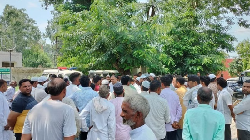 सड़क दुर्घटना में दंपति सहित बच्ची की मौत