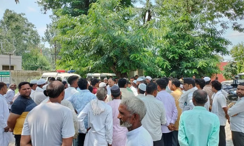 सड़क दुर्घटना में दंपति सहित बच्ची की मौत