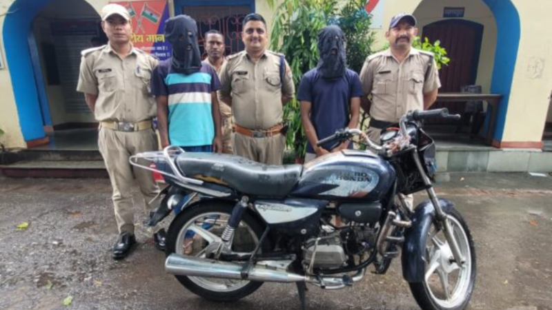 चोरी की बाईक के साथ दो गिरफ्तार
