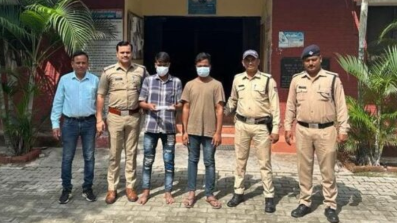 बुजुर्ग महिला से लूट का आरोपी सुनार सहित गिरफ्तार