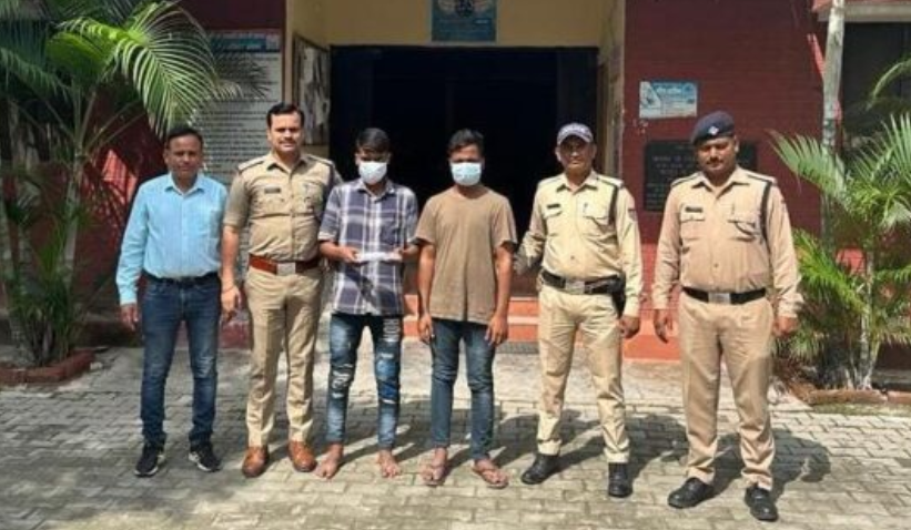 बुजुर्ग महिला से लूट का आरोपी सुनार सहित गिरफ्तार