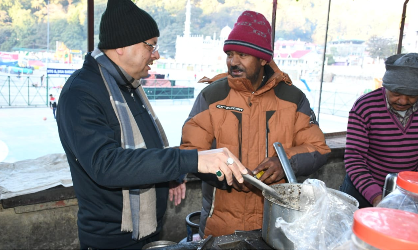मॉर्निंग वॉक पर निकले सीएम धामी,चाय की चुस्कियों के साथ लोगों से लिया फीडबैक