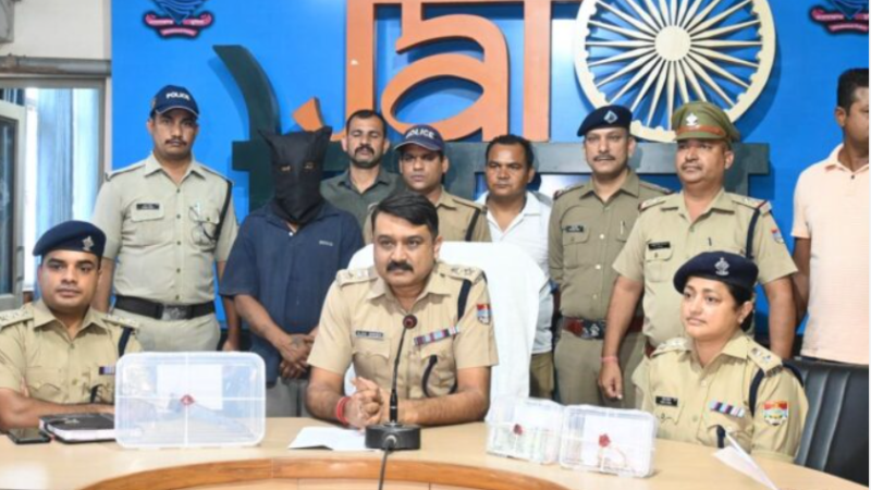 चाकू की नोंक पर महिला से लाखों के जेवरात व नगदी लूटने वाला गिरफ्तार