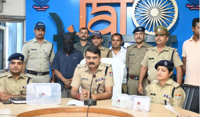 चाकू की नोंक पर महिला से लाखों के जेवरात व नगदी लूटने वाला गिरफ्तार