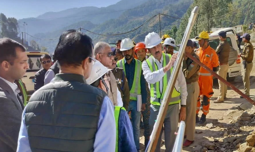 केन्द्रीय राज्य मंत्री पहुंचे उत्तरकाशी, रेस्क्यू ऑपरेशन का किया निरीक्षण