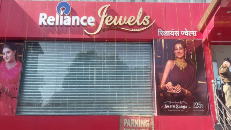 शोरूम डकैती मामले में पुलिस की नजर बिहार पर टिकी