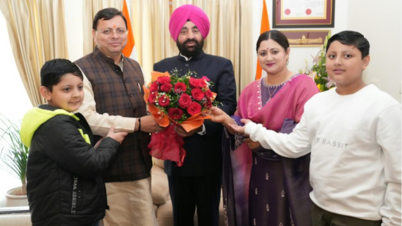 सीएम धामी ने राज्यपाल समेत सूबे के पूर्व मुख्यमंत्रियों से मुलाकात कर दपावली की दी शुभकामनायें
