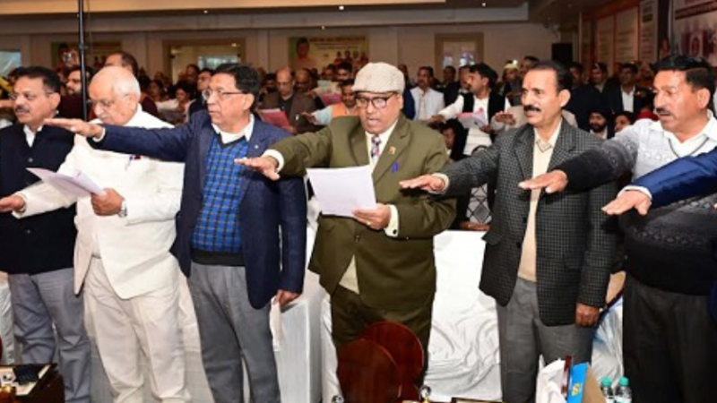 सीएम ने उद्योग व्यापार मंडल के नवनिर्वाचित पदाधिकारियों को शपथ दिलवाई