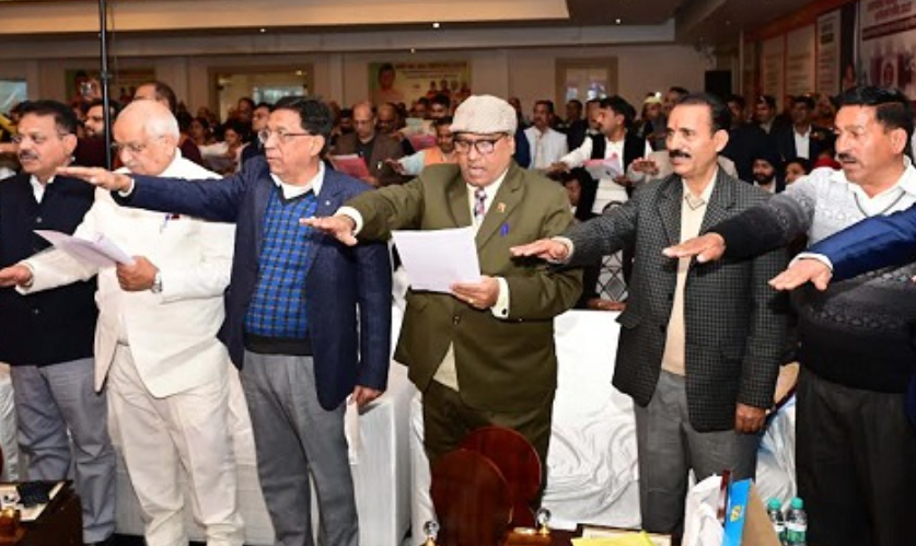 सीएम ने उद्योग व्यापार मंडल के नवनिर्वाचित पदाधिकारियों को शपथ दिलवाई