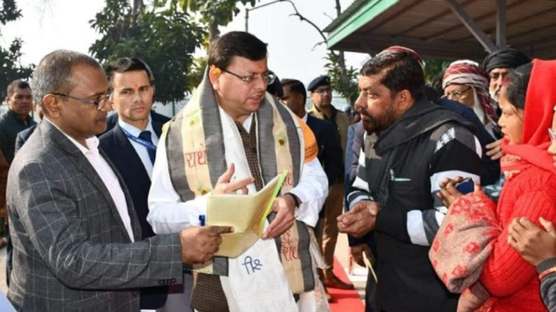 सीएम ने जनता से मुलाकात कर समस्याएं सुनीं, निस्तारण के दिए निर्देश