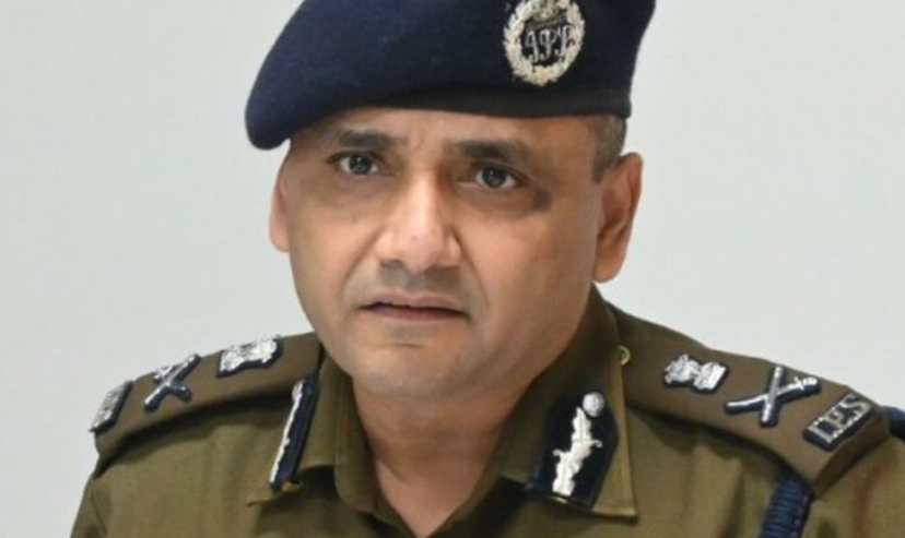 वरिष्ठ अधिकारियों का अभिवादन सही तरीके से करेंः डीजीपी