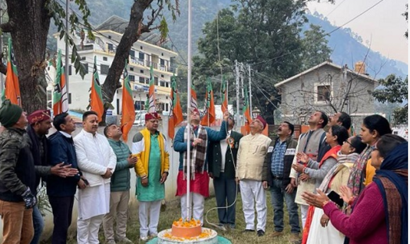 75 वे गणतंत्र दिवस के शुभ अवसर पर भाजपा जिला अध्यक्ष महावीर सिंह पवार ने ध्वजा रोहाण कर बधाई एवं शुभकामनाएं दी