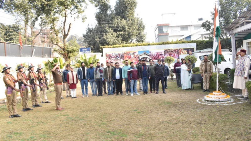 महाराज ने अपने कैम्प कार्यालय परिसर में किया ध्वजारोहण