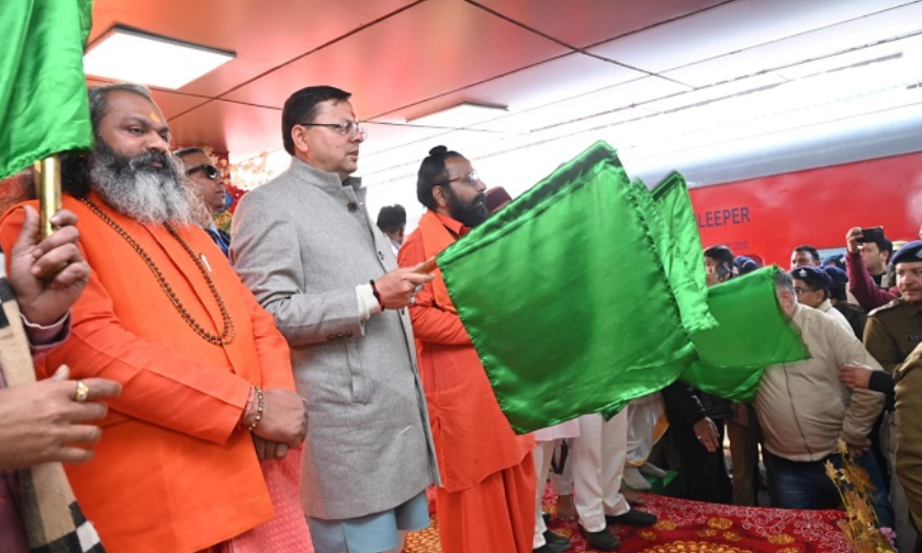 मुख्यमंत्री ने हरिद्वार से अयोध्या आस्था स्पेशल ट्रेन का किया फ्लैग ऑफ