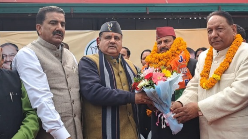 पूर्व कैबिनेट मंत्री, कांग्रेस के प्रदेश महामंत्री और मीडिया प्रभारी सहित कई ने ली भाजपा की सदस्यता