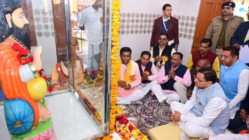 सीएम ने सन्त शिरोमणी गुरु रविदास मन्दिर पहुंचकर की पूजा-अर्चना