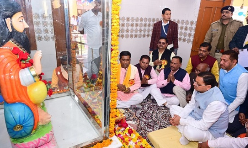 सीएम ने सन्त शिरोमणी गुरु रविदास मन्दिर पहुंचकर की पूजा-अर्चना