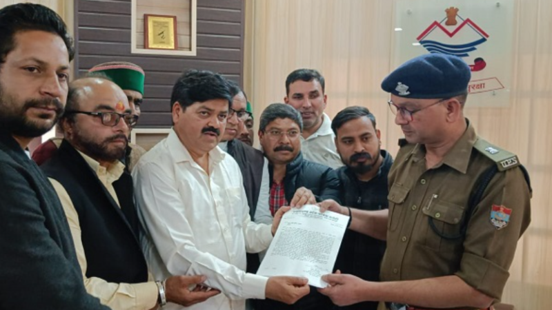 कांग्रेस पार्टी के खिलाफ सोशल मीडिया पर दुष्प्रचार करने वालों के प्राथमिकी दर्ज कराने को एसपी सिटी से मिले कांग्रेसी