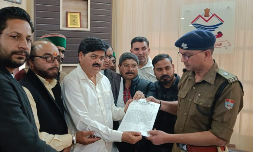 कांग्रेस पार्टी के खिलाफ सोशल मीडिया पर दुष्प्रचार करने वालों के प्राथमिकी दर्ज कराने को एसपी सिटी से मिले कांग्रेसी