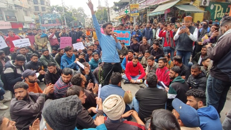 बेरोजगार संगठन ने किया मुख्यमंत्री आवास कूच