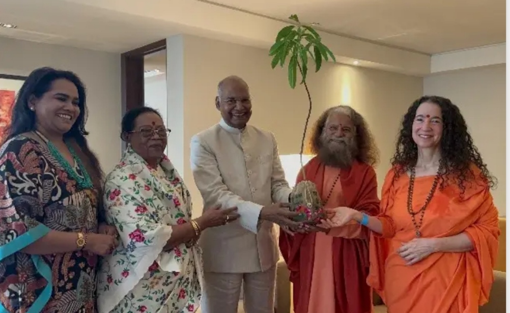 परमार्थ निकेतन के अध्यक्ष स्वामी चिदानन्द सरस्वती जी ने प्रदेशवासियों को हरेला पर्व की शुभकामनायें देते हुये कहा कि हरेला पर्व हर एक का पर्व बनें, हर परिवार का पर्व बनें
