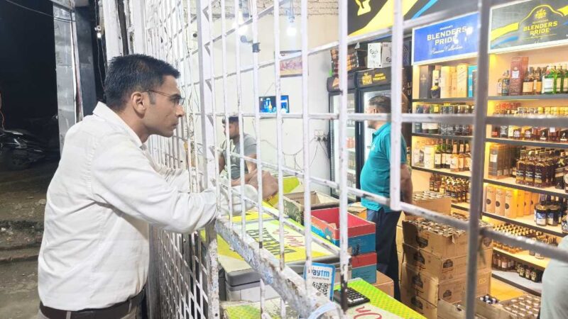शराब की ओवररेटिंग करने वालों में मची खलबली, दूकानों पर अर्थदंड की कार्यवाही
