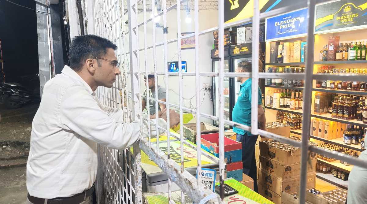 शराब की ओवररेटिंग करने वालों में मची खलबली, दूकानों पर अर्थदंड की कार्यवाही