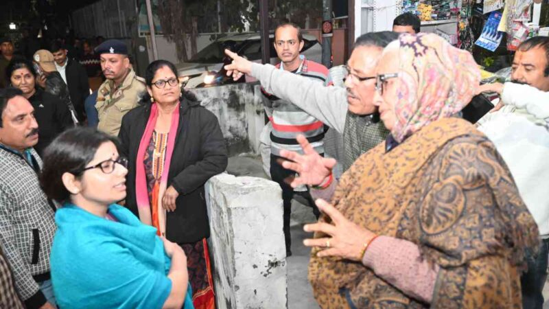 डीएम ने यहां पैदल भ्रमण का सुनी जन-समस्याएं, दिखा अतिक्रमण, लिया एक्शन…