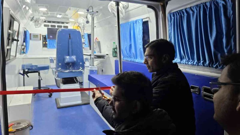 डीएम ने अत्याधुनिक मोबााईल आई क्लिनिक को हरीझण्डी दिखाकर रवाना किया…