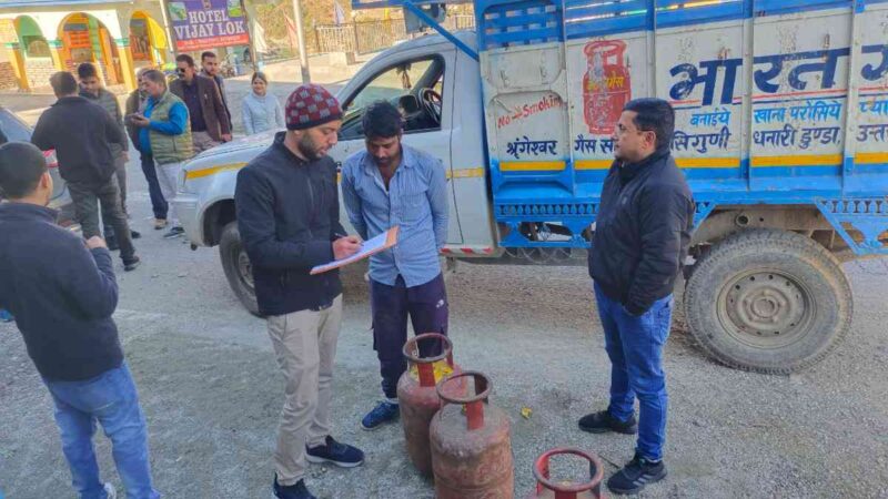 ताबड़तोड़ छापेमारी करके 14 दुकानों का चालान, घरेलू गैस के व्यावसायिक दुरुपयोग पर सख्त प्रशासन…