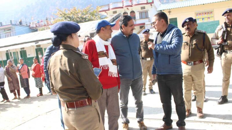 उत्तरकाशी: डीएम ने किया नगर पालिका परिषद चिन्यालीसौड़ के बूथों का निरीक्षण…
